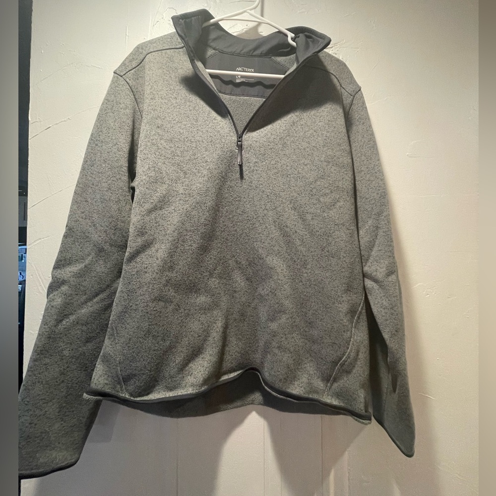 M’s Arc’Teryx Covert 1/2 zip Large in Grey